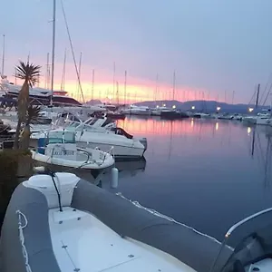 Jolis Voiliers De 6m Pour Expérience Insolite Sur Port Et Port Santa Lucia St Raphael Botel Fréjus
